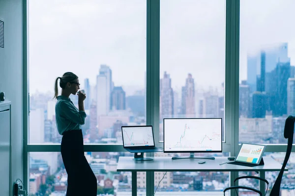 Side View Concentrated Female Entrepreneur Formal Wear Standing Office Drinking — Zdjęcie stockowe