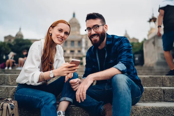 Happy Caucasian Mężczyzna Okularze Optycznym Ochrony Wzroku Rude Włosy Kobieta — Zdjęcie stockowe