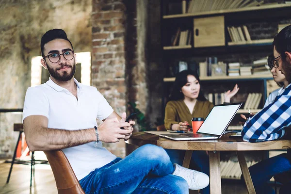 Posing Collaborative Meeting Remote Colleagues Programming Blank Laptop Copy Space — Stock Photo, Image