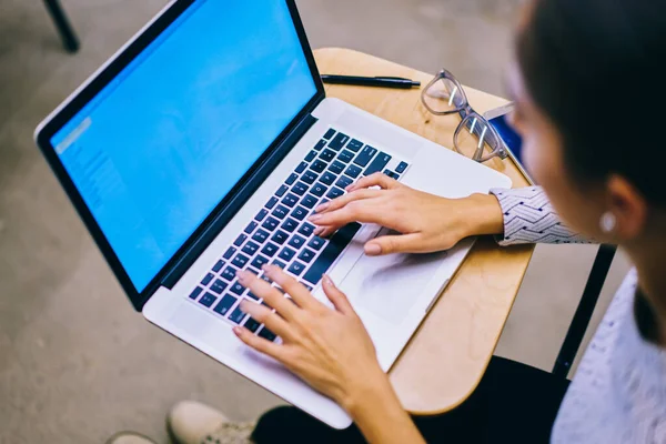 Crop Anonymous Young Female Student Sitting Wooden Table Doing Task — Stock Photo, Image