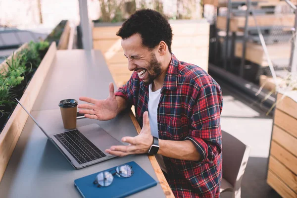 Unhappy Skilled Man Solving Problems Internet Connection Netbook Technology Feeling – stockfoto