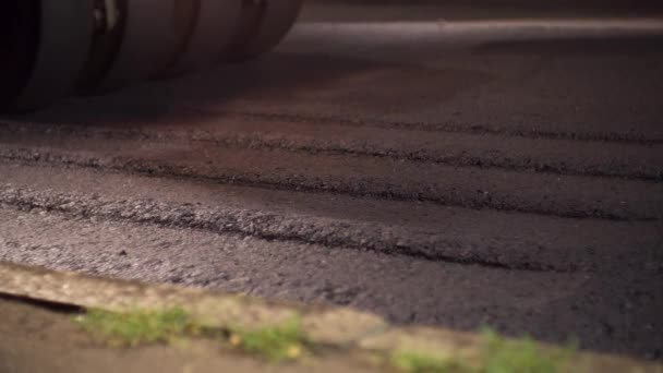 Neue Straßen Asphalt Reparieren Neuer Asphalt Nachtszene — Stockvideo