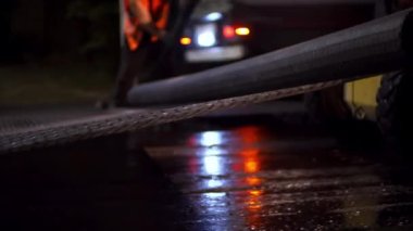 Yeni yol sigortası. Düz yol. Asfalt yuvarlama işlemi. Paving makinesi. 