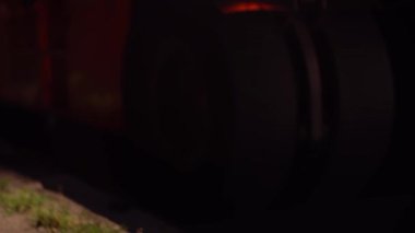 Ukrayna 'nın yeniden inşası. Asfalt düzeliyor. Şehrin yeniden inşası. Yeni yollar açıyorum. Asfalt döşeme. Yol tamiri. Asfalt yuvarlanıyor. 