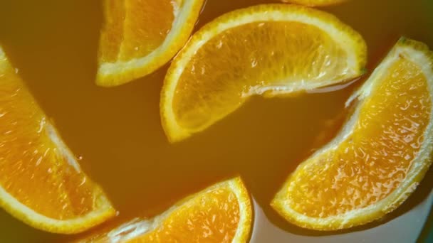 Bebida Fresca Jugosa Del Verano Brillante Con Las Naranjas Maduras — Vídeo de stock