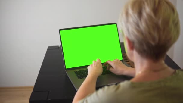 Elderly Woman Working Laptop Green Screen Mockup High Quality Footage — Stock video