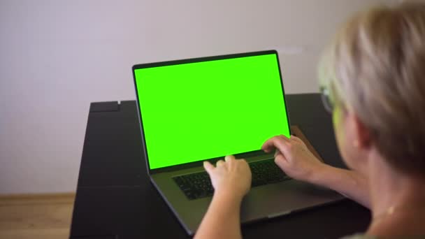 Adult Women Glasses Studying Laptop Green Screen Sitting Home Wooden — Stock video