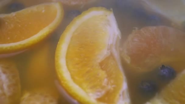 Alcoholic Drink Adding Smoke Orange Slices Tangerine Blueberry — Video