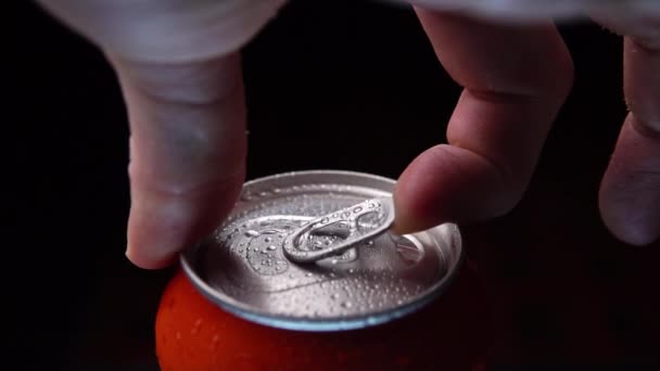 Opening Can Soda Slow Motion Opening Cans Beer High Quality — Stockvideo