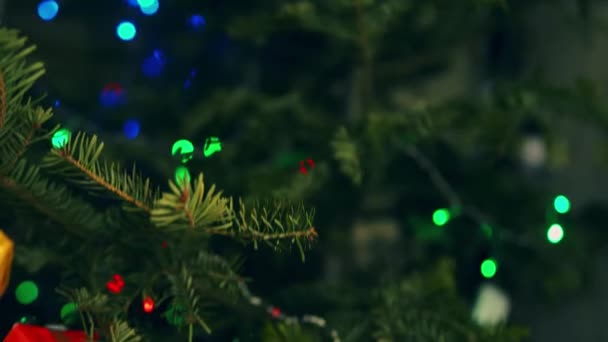Christmas Tree Garland Lights Pile Colorful Presents — Vídeos de Stock