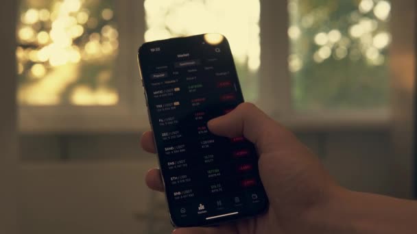 Man Flips Cryptocurrency Market His Phone High Quality Footage — Vídeos de Stock