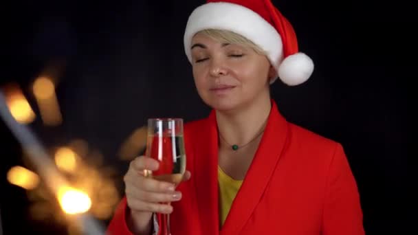 Donne Divertenti Adulte Bionde Costume Capodanno Tema Con Bicchiere Champagne — Video Stock