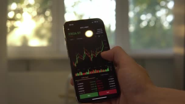 Businessman Scrolling His Phone Chart Btc Cryptocurrency Value Bitcoin Value — Vídeo de Stock