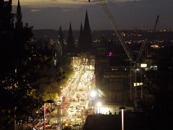 Stadsstraat 's nachts — Stockfoto