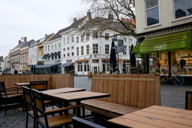 BREDA - 18 Aralık: Coronavirus salgını nedeniyle 18 Aralık 2021 'de Breda, Hollanda' da boş sokağa bakıldı. Hollanda üçüncü kez tecrit altına alınıyor.. 