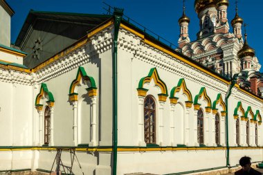 Gökyüzünün arka planına karşı Kungur 'daki Aziz Nicholas Tapınağı. Fotoğraf: Kurgur, Perma Bölgesi, Rusya.