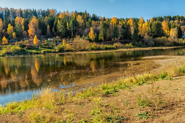 Яскравий Краєвид Берега Річки Силви Яскравий Осінній День Photo Taken — стокове фото