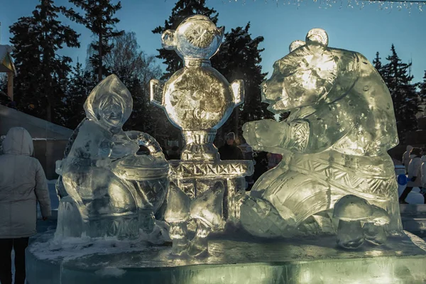 Chelyabinsk Rússia Janeiro 2021 Uma Escultura Gelo Fica Uma Praça — Fotografia de Stock