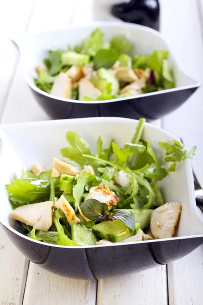 Rocket, chicken and cucumber salad — Stock Photo, Image