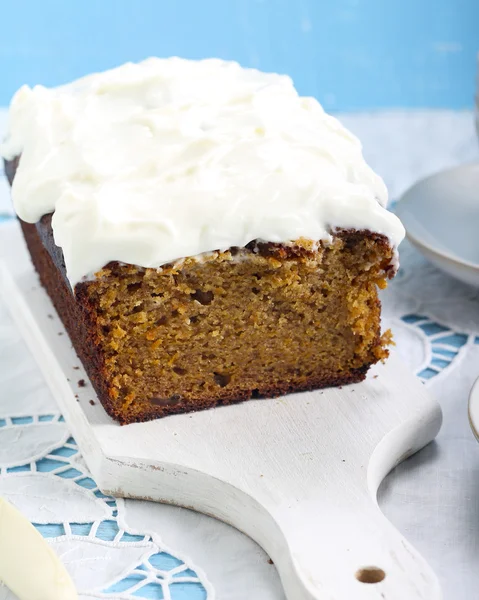 Carrot cake with frosting — Stock Photo, Image