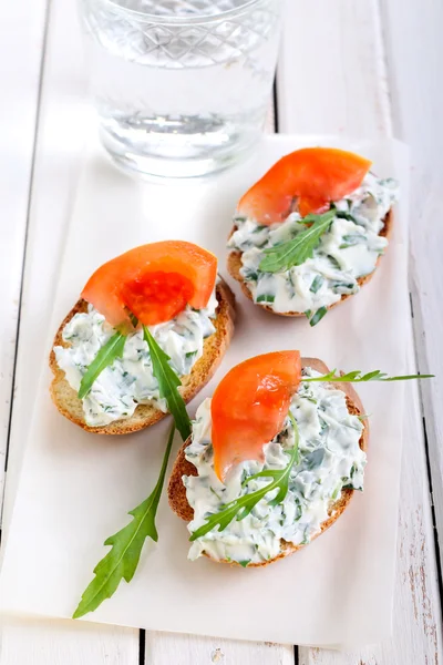 Bruschetta with cheese and rocket spread — Stock Photo, Image