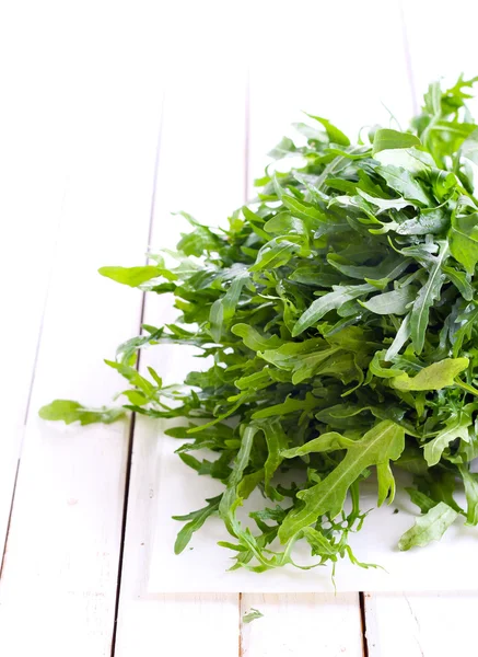 Mazzo di foglie di rucola — Foto Stock