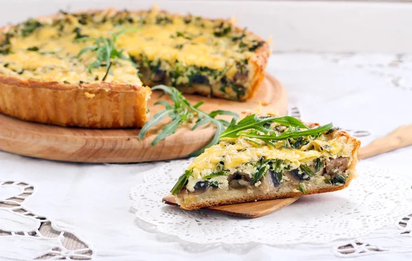 Rocket and mushroom tart — Stock Photo, Image