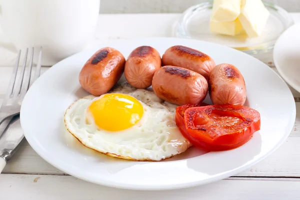 Stekt ägg, mini korv — Stockfoto