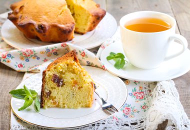 Kuru üzüm & kuru kayısı kek