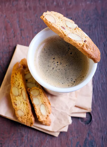 Cup of coffee and biscuits — Stock Photo, Image