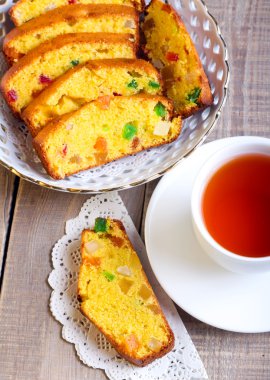 Kıtır kıtır meyveli kek