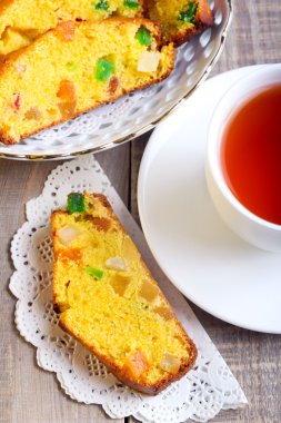 Kıtır kıtır meyveli kek