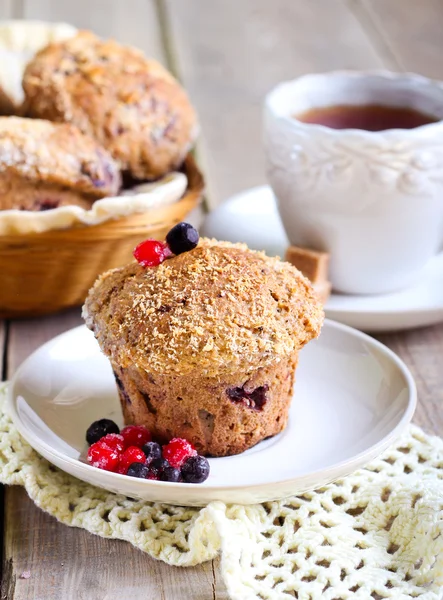 Muffins de baies de blé entier — Photo