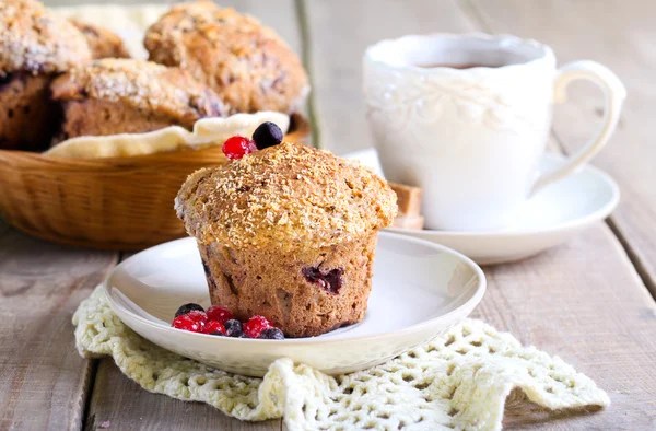 Kepekli berry muffins — Stok fotoğraf