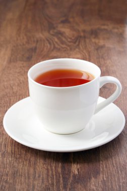 ahşap yüzey üzerinde çay
