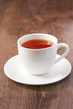 ahşap yüzey üzerinde çay