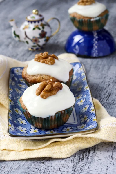 Ореховые кексы с йогуртом — стоковое фото