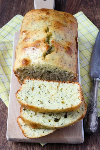 Zitrone und Mohn Pfund Kuchen — Stockfoto