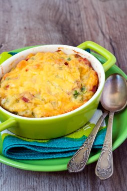 patates püresi pasta pastırma, biber ve peynir ile