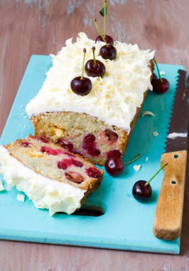 beyaz çikolata ve vişneli ekmek