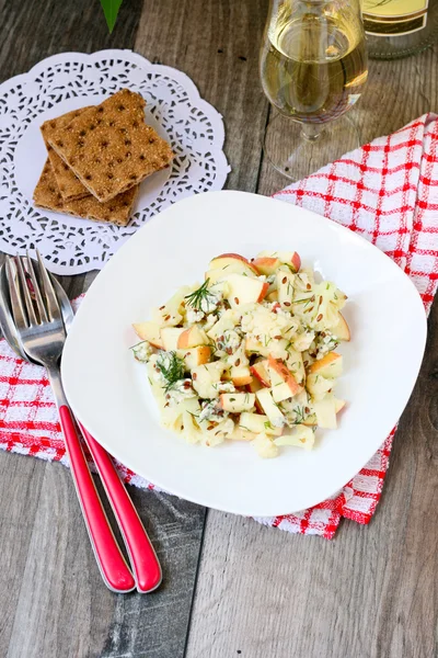 Cauliflower and apple salad with blue cheese — Stock Photo, Image