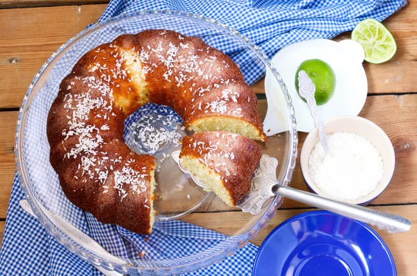 Pastel de anillo de coco y lima — Foto de Stock