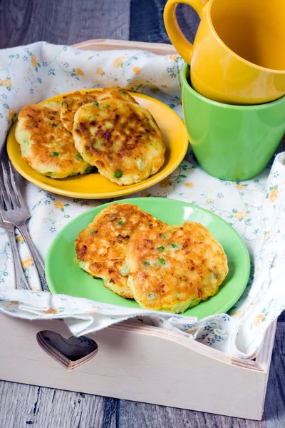 Courgette and peas patties — Stock Photo, Image