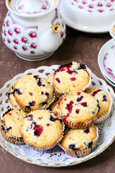 Muffins aus schwarzen Johannisbeeren — Stockfoto