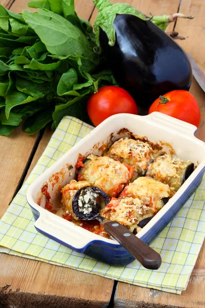 Rotoli di melanzane con spinaci e ricotta — Foto Stock