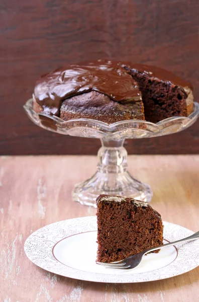 Bolo de chocolate abobrinha com esmalte de chocolate — Fotografia de Stock