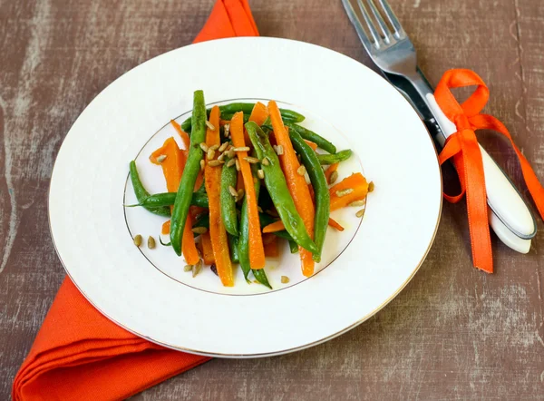 Green beans and carrot salad — Stock Photo, Image