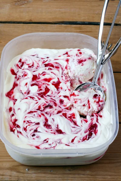 수 제 나무 딸기 아이스크림 — 스톡 사진