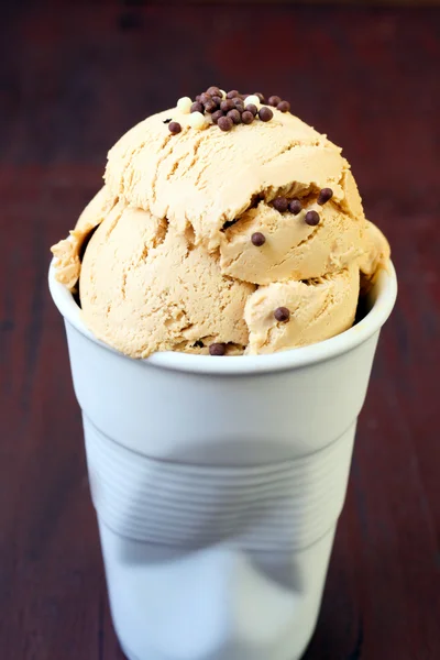 Homemade caramel ice cream — Stock Photo, Image