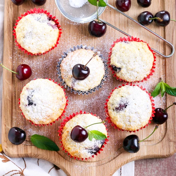 Pasteles de coco y cereza dulce — Foto de Stock